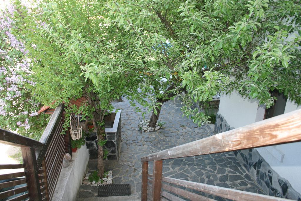 Guest House Kamenik Яґодіна Екстер'єр фото